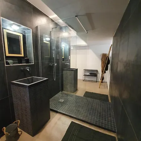 Au Secret Des Bregines Bed & Breakfast Beziers Exterior photo